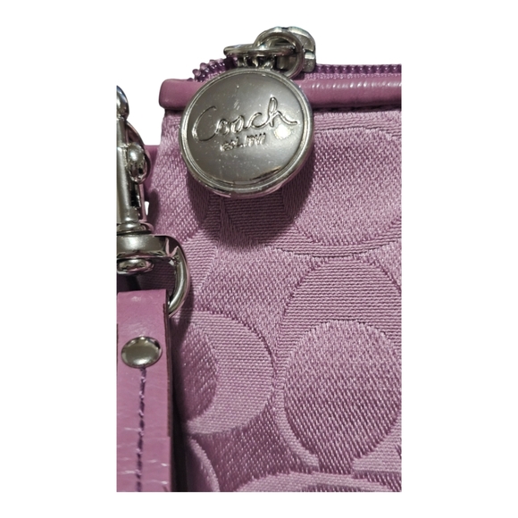 COACH ASHLEY Signature Wristlet/Clutch Lavendar - Picture 9 of 9